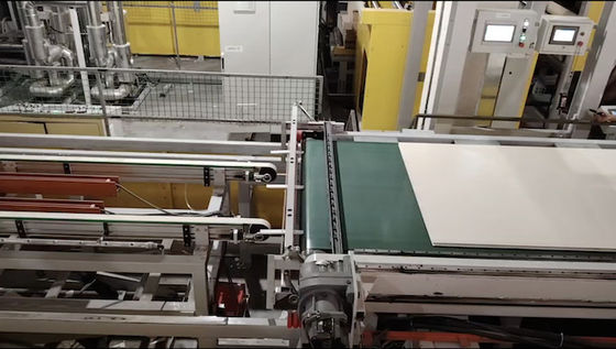 acheter Machine de pressage de plaques de particules de contreplaqué mélamine à stratification de cycle court 4'×8' 5'×8' online manufacture