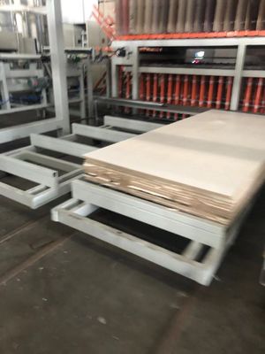 acheter Presse à chaud à haute pression entièrement automatique à court cycle pour le laminage de panneaux en bois MDF online manufacture