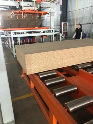 qualité  Laminating Production Line Short Cycle Press Melamine Hot Press Machine 900T to 1600T usine