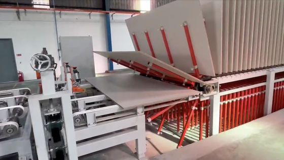 Machine de pressage à chaud pour la fabrication de contreplaqué de laminage à cycle court en MDF