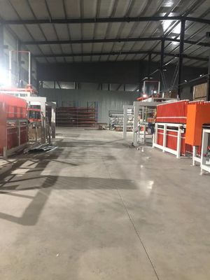 15 kW ligne de laminage à la presse à chaud à court cycle pour panneaux de meubles 1200 tonnes